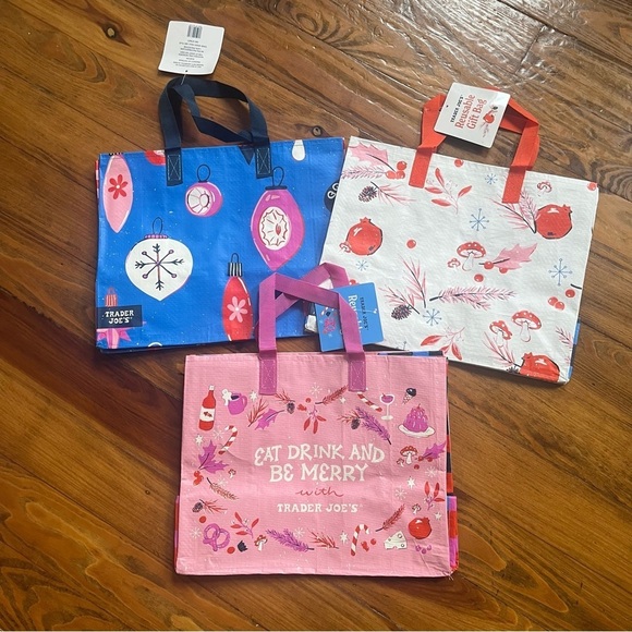 NWT Trader Joes 3 Reusable Holiday Christmas Gift Tote Bags - Picture 1 of 14